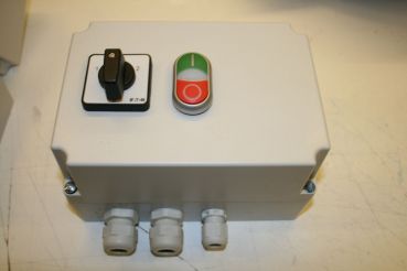 Motorstarter mit Drehrichtungs - Wendeschalter, TYPE: W 001, Motorschutz 6,3-10,0A, für 3 - 4 KW, Drehrichtungs - Wendeschalter 20A, EIN-AUS-Taster, Drehstrommotor, Elektromotor, Motorschalter
