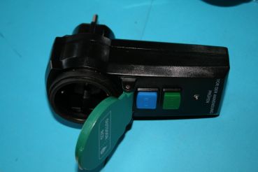 Personenschutzschalter Schukostecker-Steckdose, REV EMP200S-1, PRCD, RCD, Personenschutz-Adapter