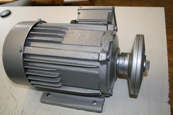 Drehstrommotor als Kreissägemotor ELMA elprom A 100LK-4KSR, KW: 4,00, n 1500/1350, Ersatzmotor für Kreissägen, Kippsäge, Kreissäge, Tischkreissäge, Kappsäge, Brennholz, Schreiner, Bauer