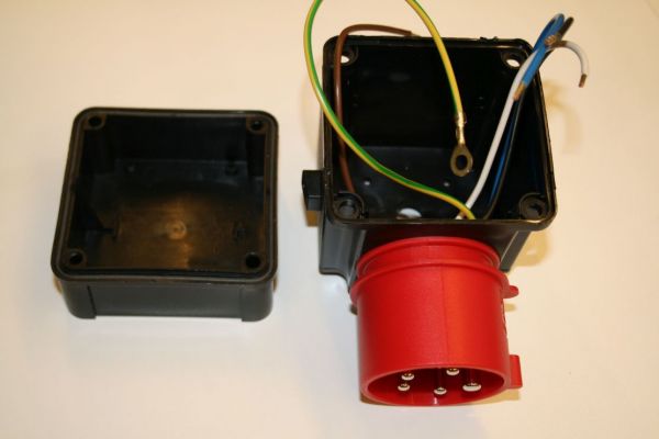 Leergehäuse für Motorstarter TYPE: NSG2, CEE Kragenstecker 3P+N+PE, mit Anschlussdrähten, mit Phasenwender