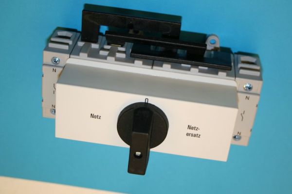 Laststromschalter, Netz-Umschalter, Netz - Notstrom,  als Einbauschalter, 1-0-2, Sontheimer ULT 63/4T/x73, 4 polg, auf Hutschiene