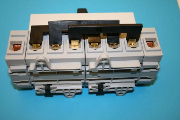 Laststromschalter, Netz-Umschalter, Netz - Notstrom,  als Einbauschalter, 1-0-2, Sontheimer ULT 63/4T/x73, 4 polg, auf Hutschiene