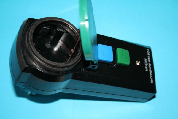 Personenschutzschalter Schukostecker-Steckdose, REV EMP200S-1, PRCD, RCD, Personenschutz-Adapter